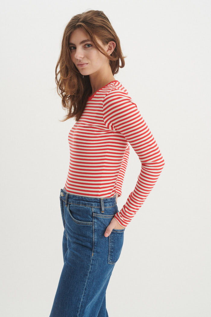 Basic Apparel Ludmilla LS Tee T-shirts 916 Tomato / W. White